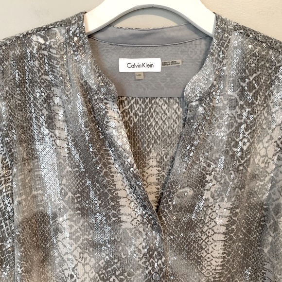 Calvin Klein size M grey sequinned blouse - Picture 6 of 14